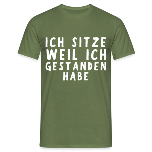 Ich sitze weil ich gestanden habe Herren T-Shirt - Militärgrün