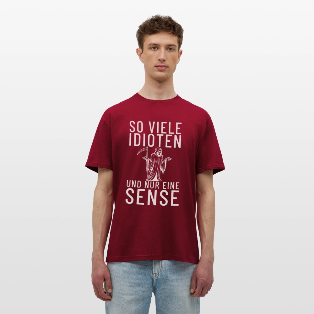 So viele Idioten und nur eine Sense Sensemann Herren T-Shirt - Ziegelrot