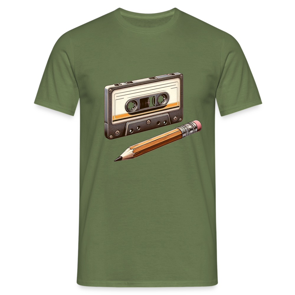 Retro Kassette und Bleistift Herren T-Shirt - Militärgrün